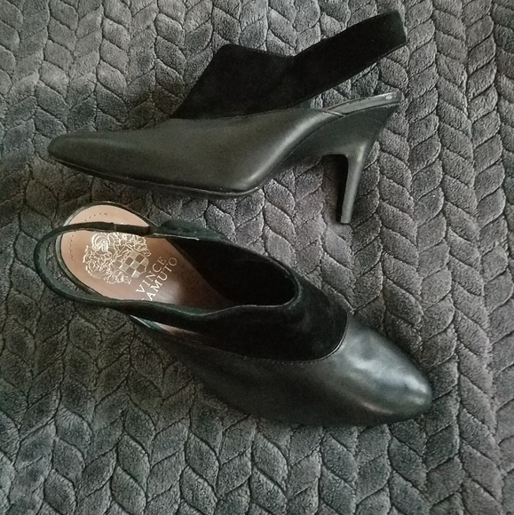 Beautiful Vince Camuto Suede & Leather Heels! - Picture 3 of 11